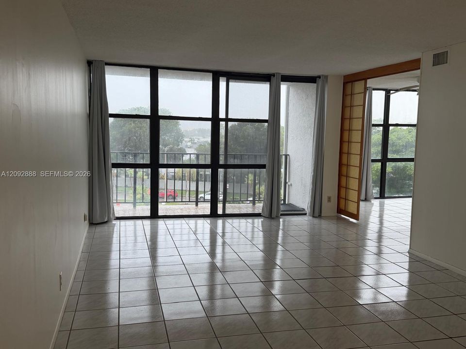 For Rent: $2,200 (2 beds, 2 baths, 1130 Square Feet)