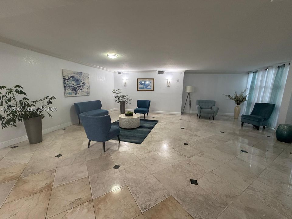 For Rent: $2,200 (2 beds, 2 baths, 1130 Square Feet)
