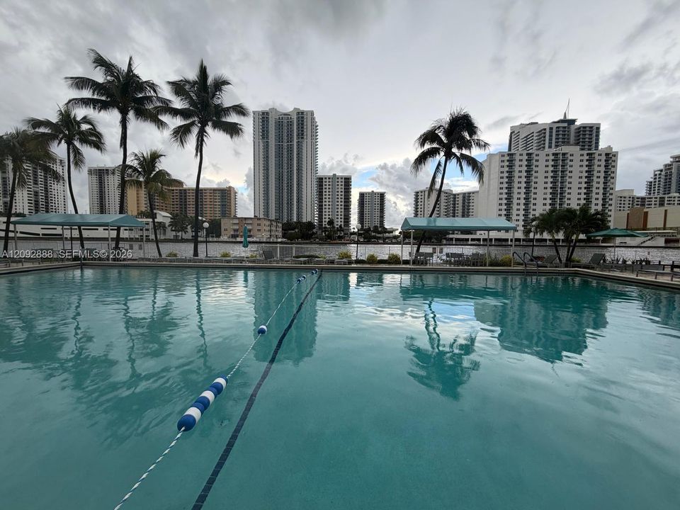 For Rent: $2,200 (2 beds, 2 baths, 1130 Square Feet)
