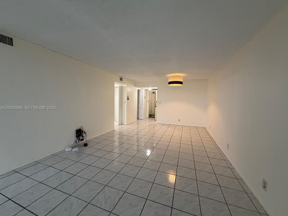 For Rent: $2,200 (2 beds, 2 baths, 1130 Square Feet)