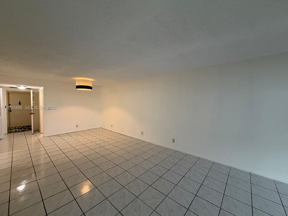 For Rent: $2,200 (2 beds, 2 baths, 1130 Square Feet)