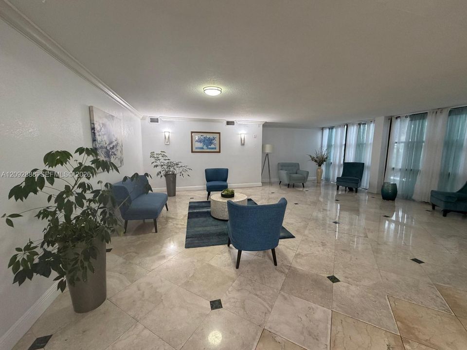 For Rent: $2,200 (2 beds, 2 baths, 1130 Square Feet)
