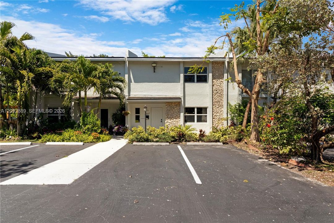 For Rent: $5,200 (3 beds, 2 baths, 1632 Square Feet)