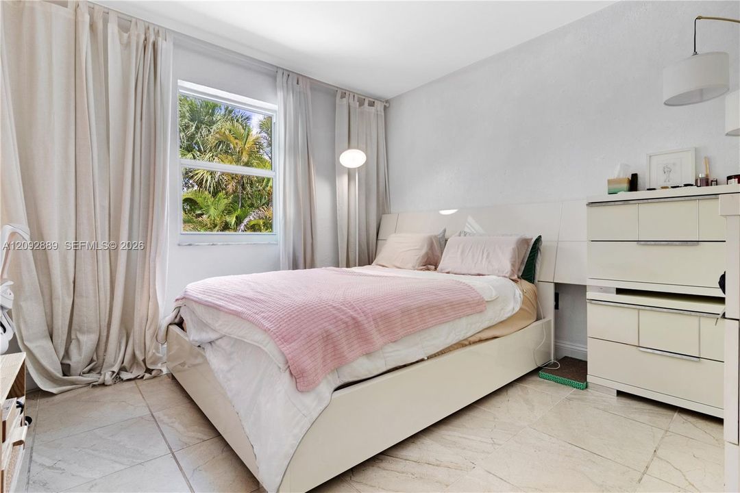 For Rent: $5,200 (3 beds, 2 baths, 1632 Square Feet)
