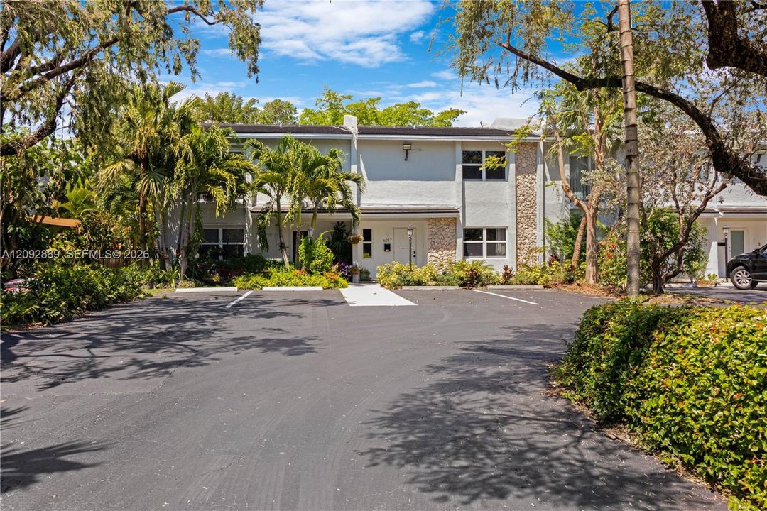 For Rent: $5,200 (3 beds, 2 baths, 1632 Square Feet)