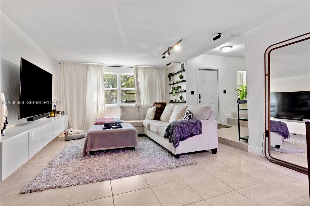 For Rent: $5,200 (3 beds, 2 baths, 1632 Square Feet)