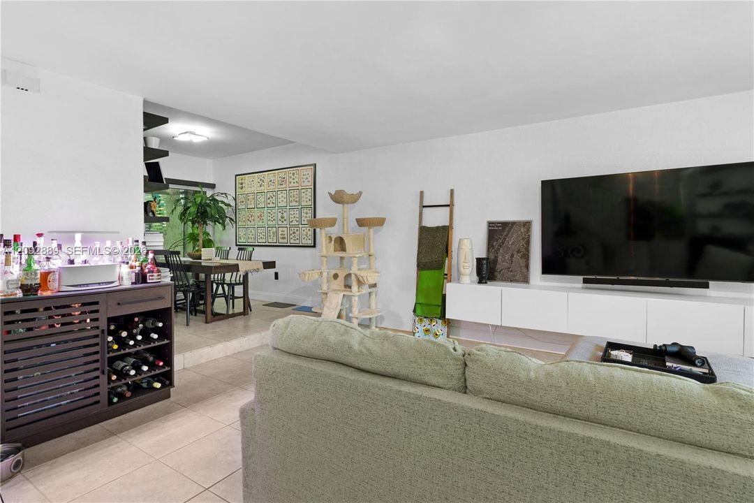 For Rent: $5,200 (3 beds, 2 baths, 1632 Square Feet)