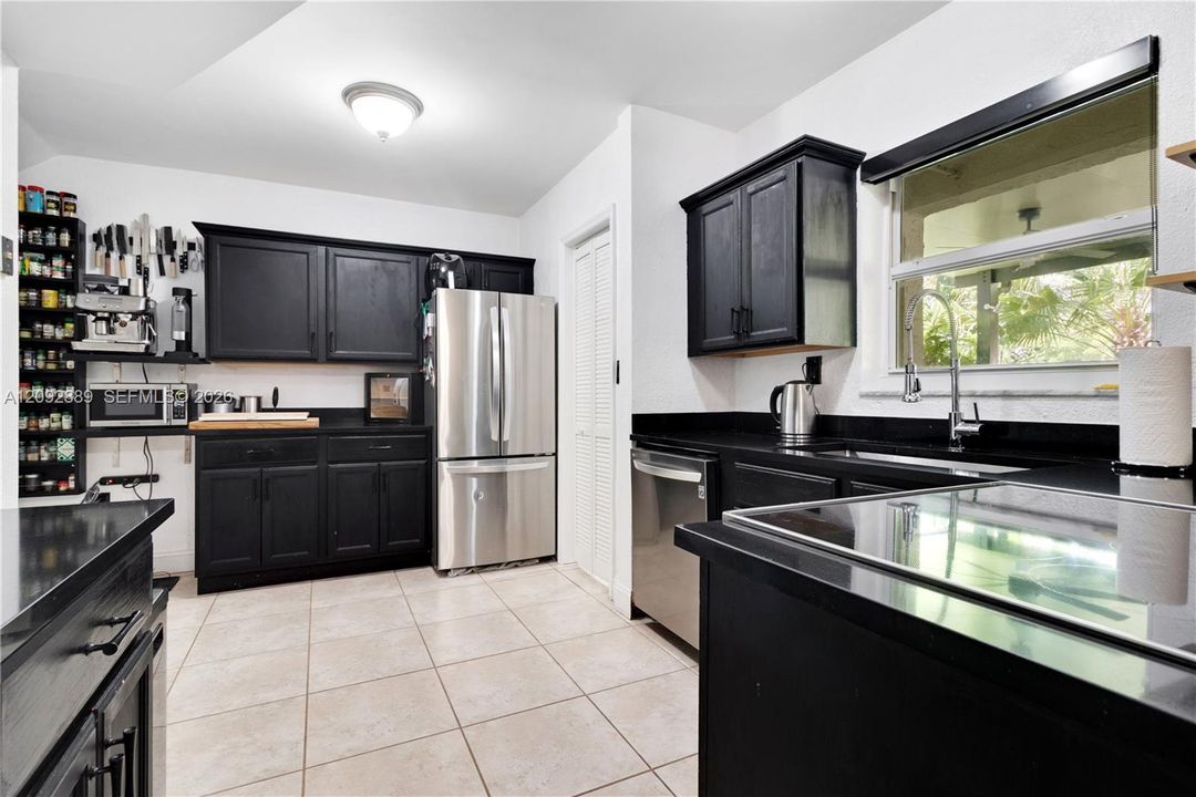 For Rent: $5,200 (3 beds, 2 baths, 1632 Square Feet)