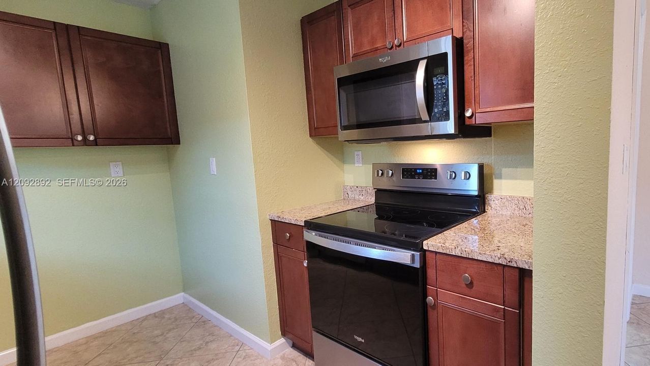 For Sale: $450,000 (3 beds, 3 baths, 1281 Square Feet)