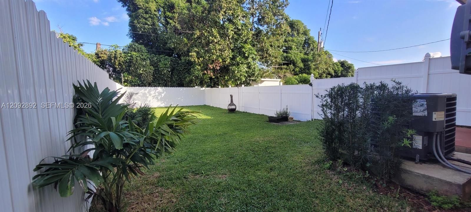 For Sale: $450,000 (3 beds, 3 baths, 1281 Square Feet)