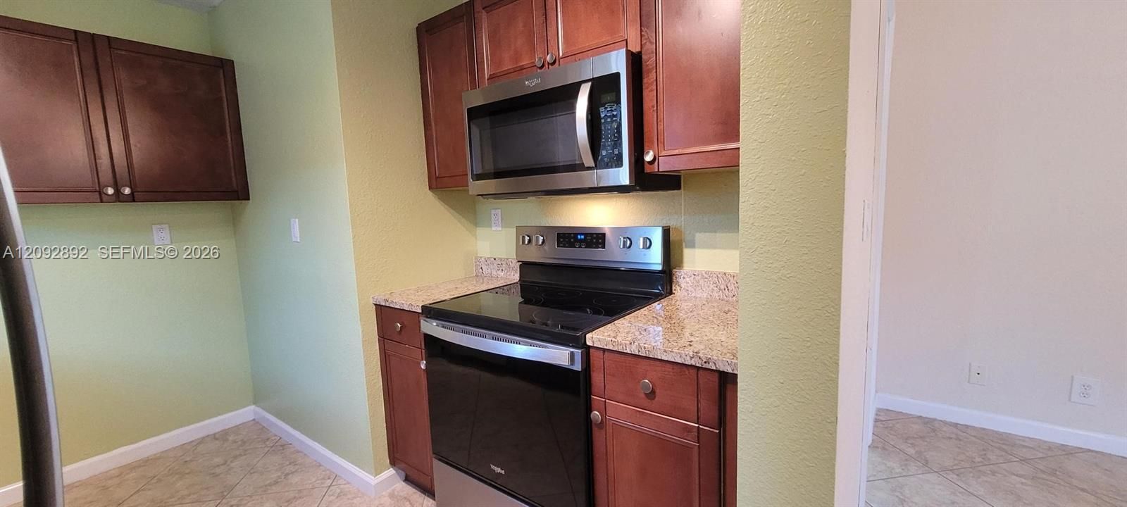 For Sale: $450,000 (3 beds, 3 baths, 1281 Square Feet)