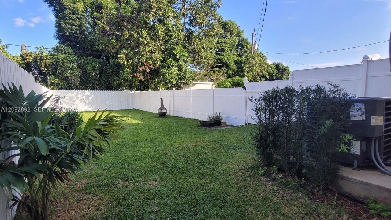 For Sale: $450,000 (3 beds, 3 baths, 1281 Square Feet)