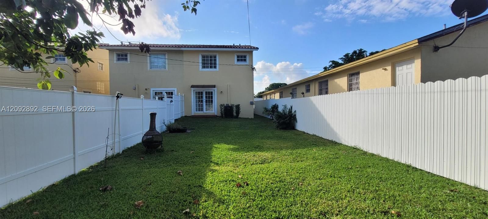 For Sale: $450,000 (3 beds, 3 baths, 1281 Square Feet)