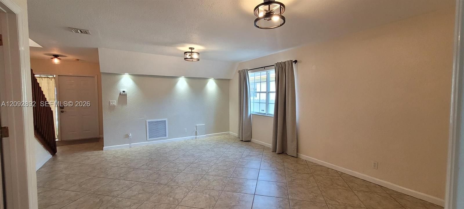 For Sale: $450,000 (3 beds, 3 baths, 1281 Square Feet)