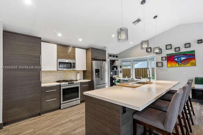For Rent: $4,800 (3 beds, 2 baths, 1539 Square Feet)