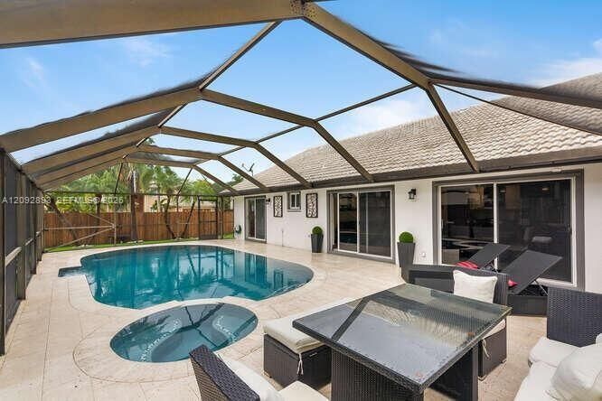 For Rent: $4,800 (3 beds, 2 baths, 1539 Square Feet)