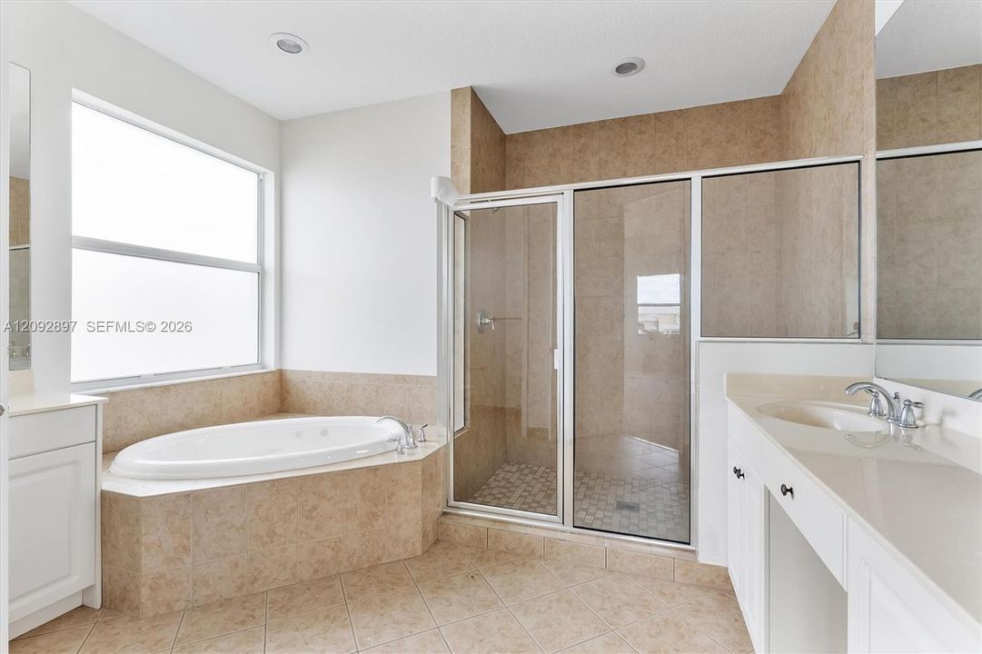 На продажу: $935,000 (5 спален, 4 ванн, 3619 Квадратных фут)
