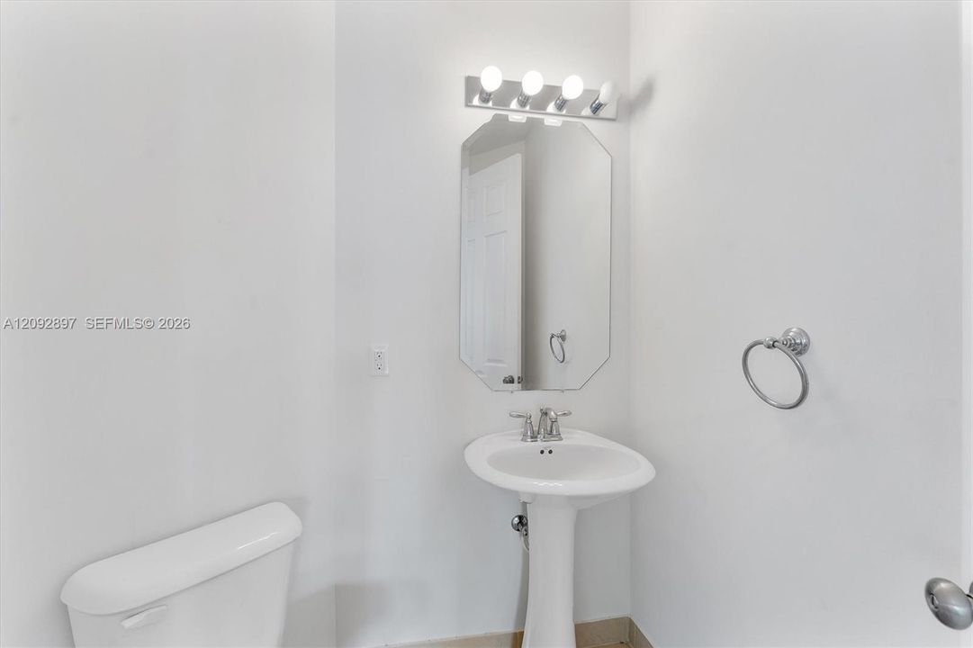 На продажу: $935,000 (5 спален, 4 ванн, 3619 Квадратных фут)