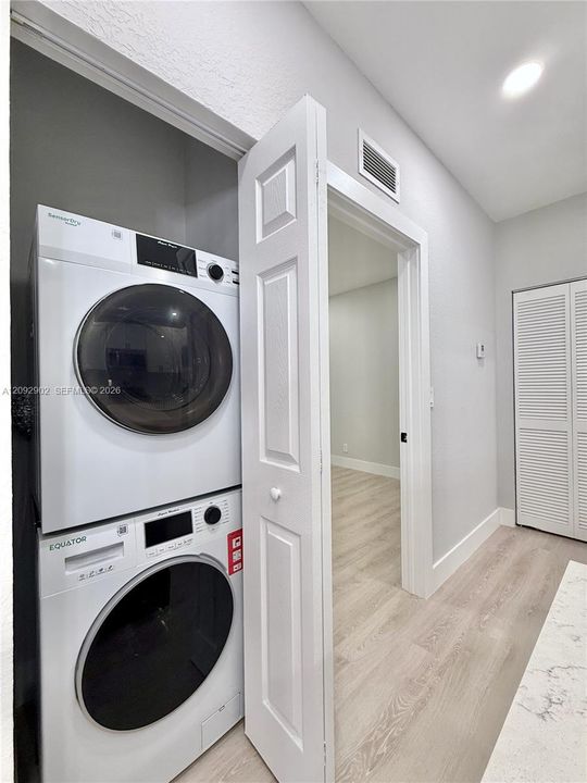 На продажу: $360,000 (2 спален, 2 ванн, 1028 Квадратных фут)