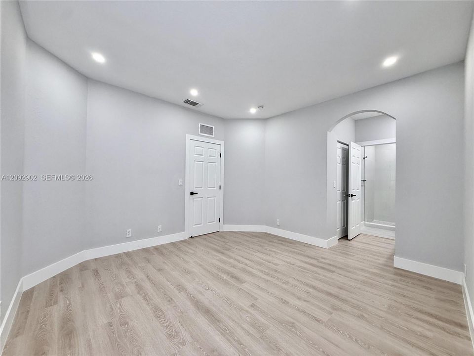 На продажу: $360,000 (2 спален, 2 ванн, 1028 Квадратных фут)