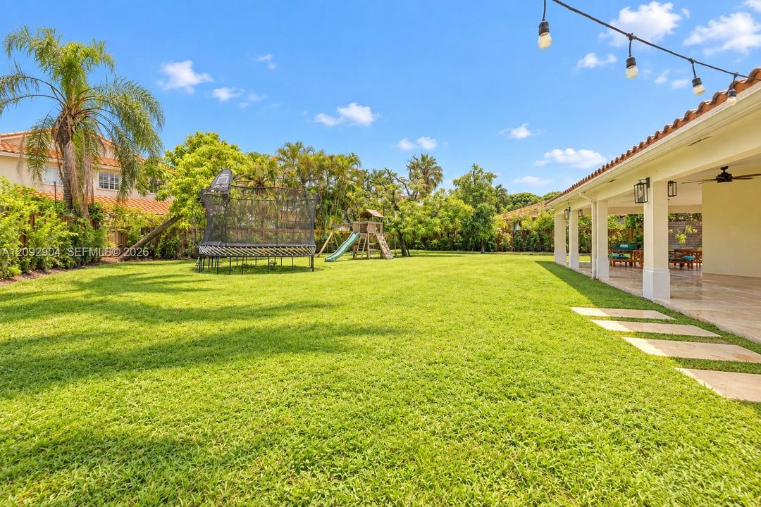 For Sale: $1,495,000 (4 beds, 4 baths, 2325 Square Feet)