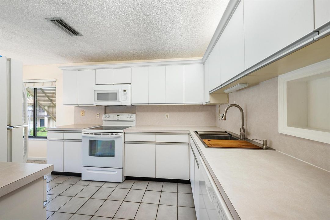 10101 Mangrove Dr. Apt 201-7