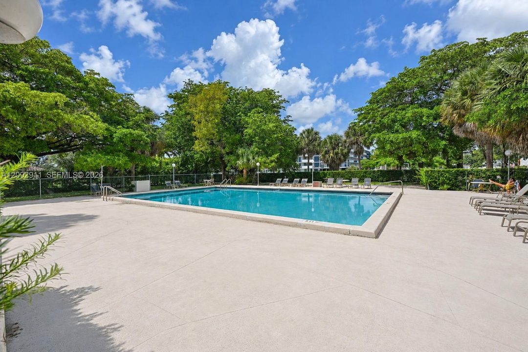 For Sale: $238,000 (2 beds, 2 baths, 1150 Square Feet)