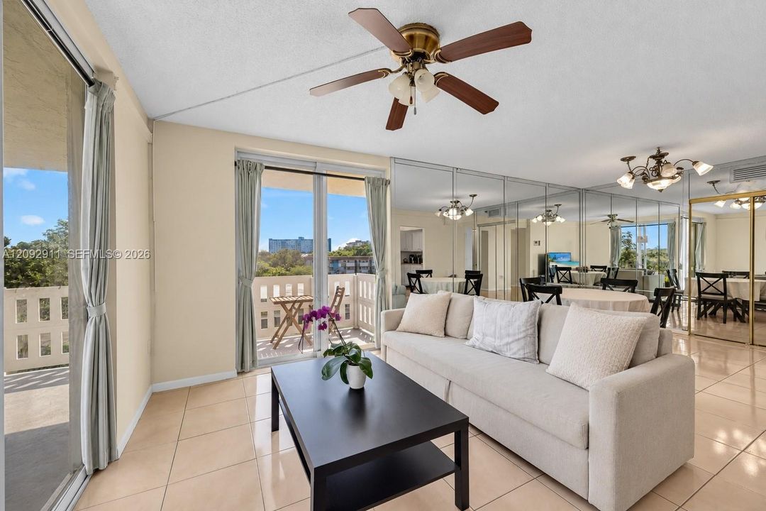 For Sale: $238,000 (2 beds, 2 baths, 1150 Square Feet)