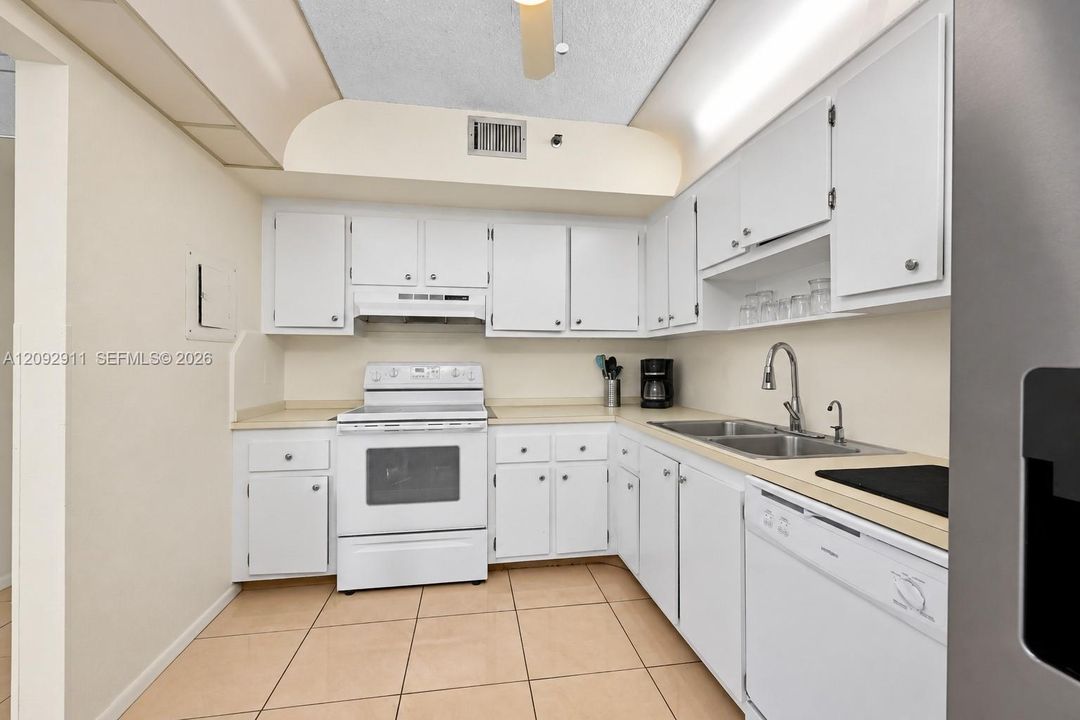 For Sale: $238,000 (2 beds, 2 baths, 1150 Square Feet)