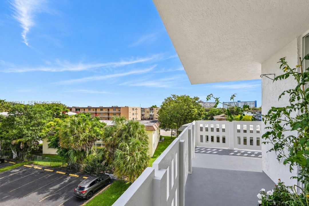 For Sale: $238,000 (2 beds, 2 baths, 1150 Square Feet)
