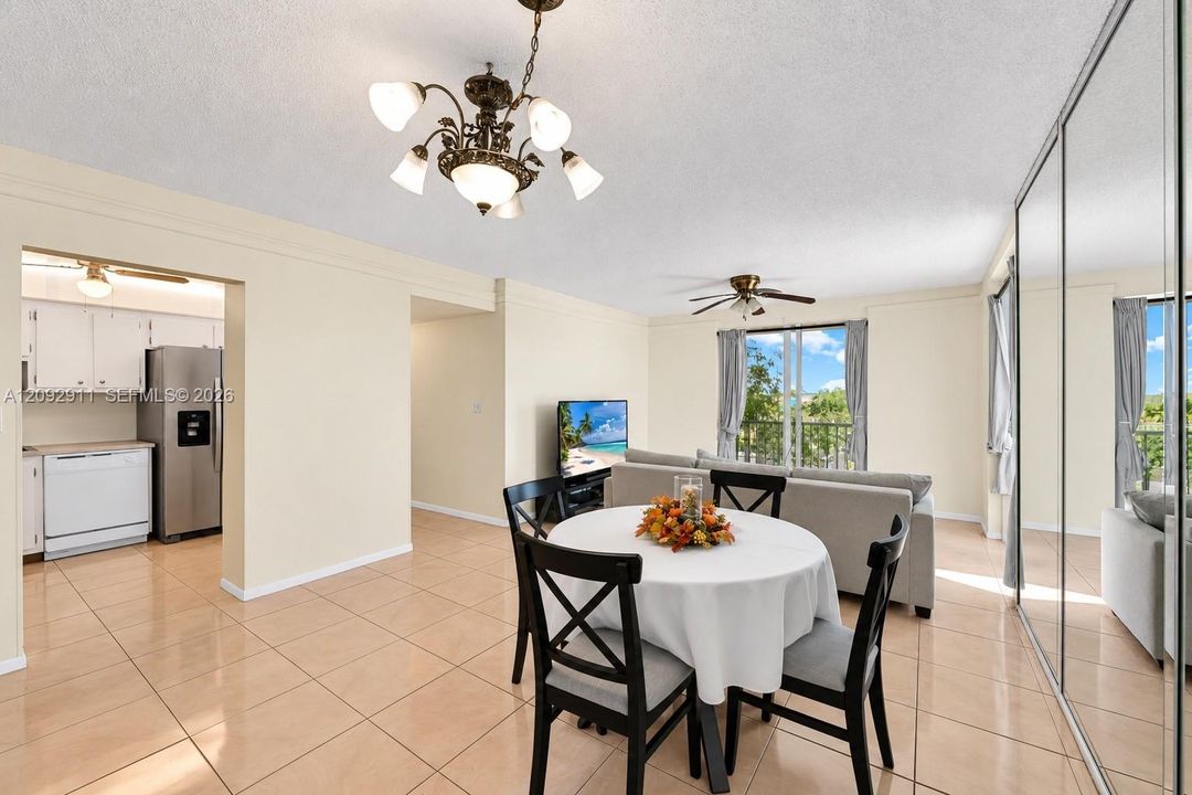 For Sale: $238,000 (2 beds, 2 baths, 1150 Square Feet)