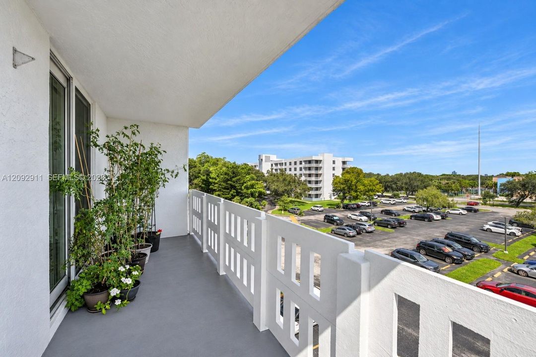 For Sale: $238,000 (2 beds, 2 baths, 1150 Square Feet)