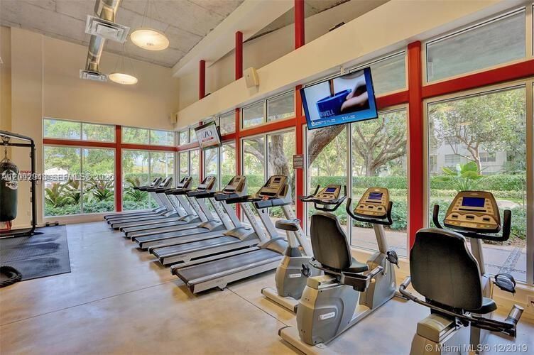 For Rent: $2,500 (1 beds, 1 baths, 741 Square Feet)