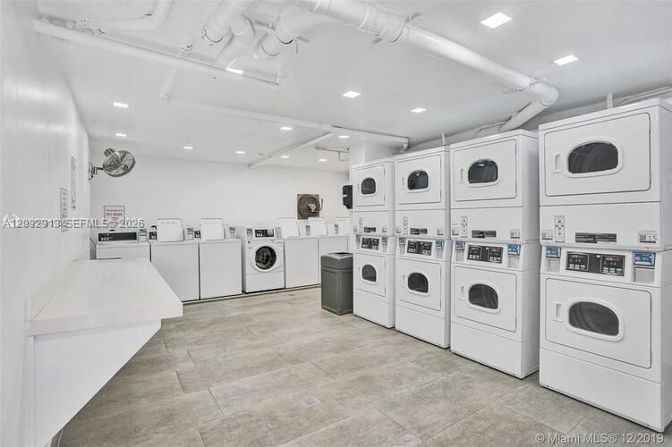 For Rent: $2,500 (1 beds, 1 baths, 741 Square Feet)