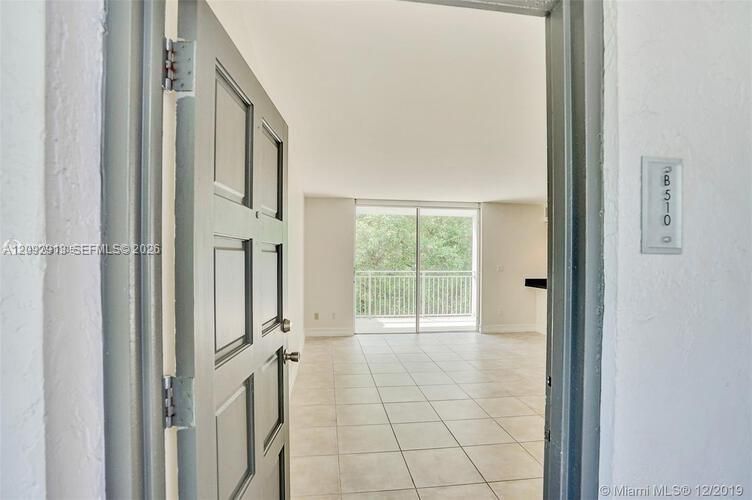For Rent: $2,500 (1 beds, 1 baths, 741 Square Feet)