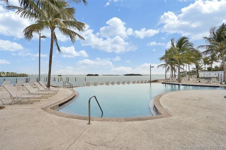 For Rent: $2,500 (1 beds, 1 baths, 741 Square Feet)