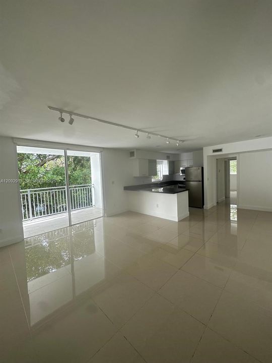 For Rent: $2,500 (1 beds, 1 baths, 741 Square Feet)