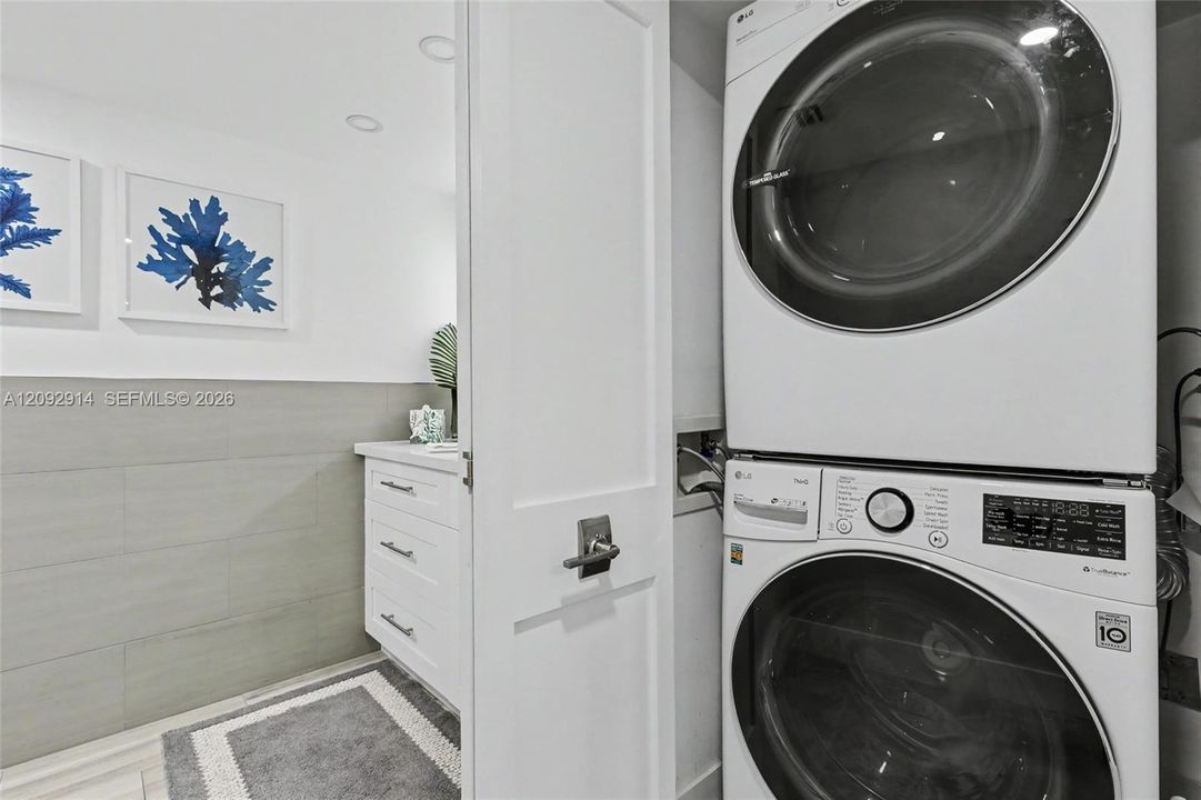 В аренду: $3,000 (1 спален, 1 ванн, 1088 Квадратных фут)