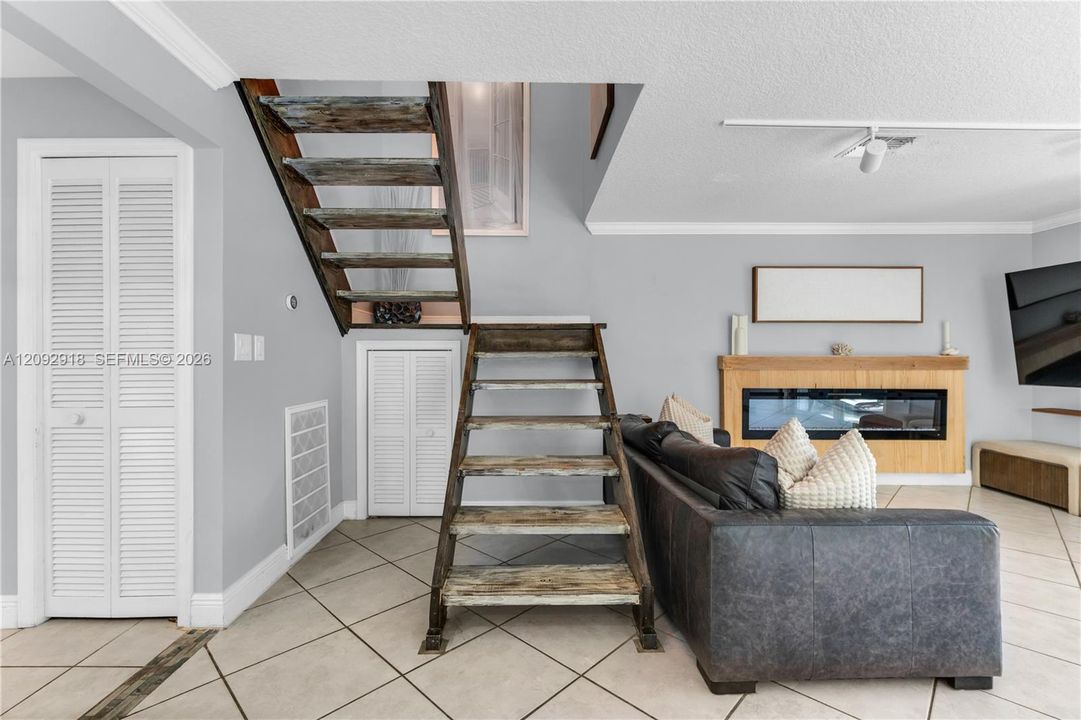 For Rent: $7,850 (3 beds, 2 baths, 1760 Square Feet)