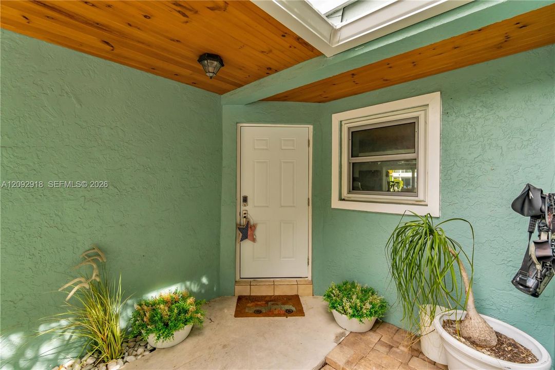 For Rent: $7,850 (3 beds, 2 baths, 1760 Square Feet)