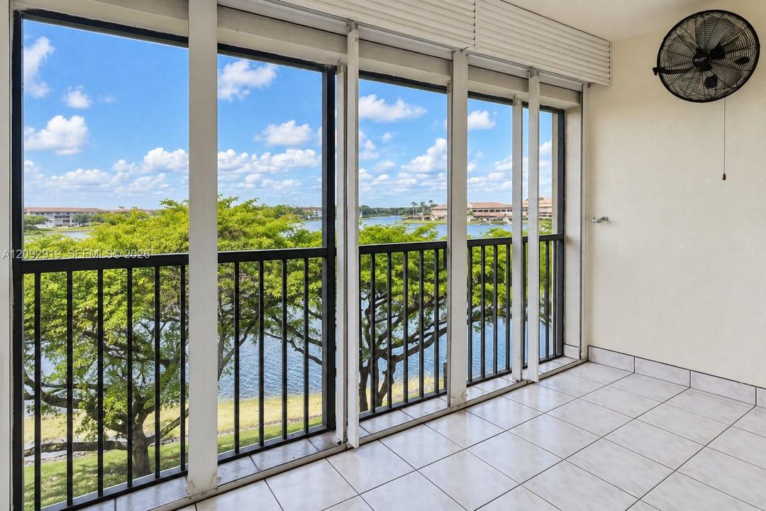 For Sale: $235,000 (2 beds, 2 baths, 1082 Square Feet)
