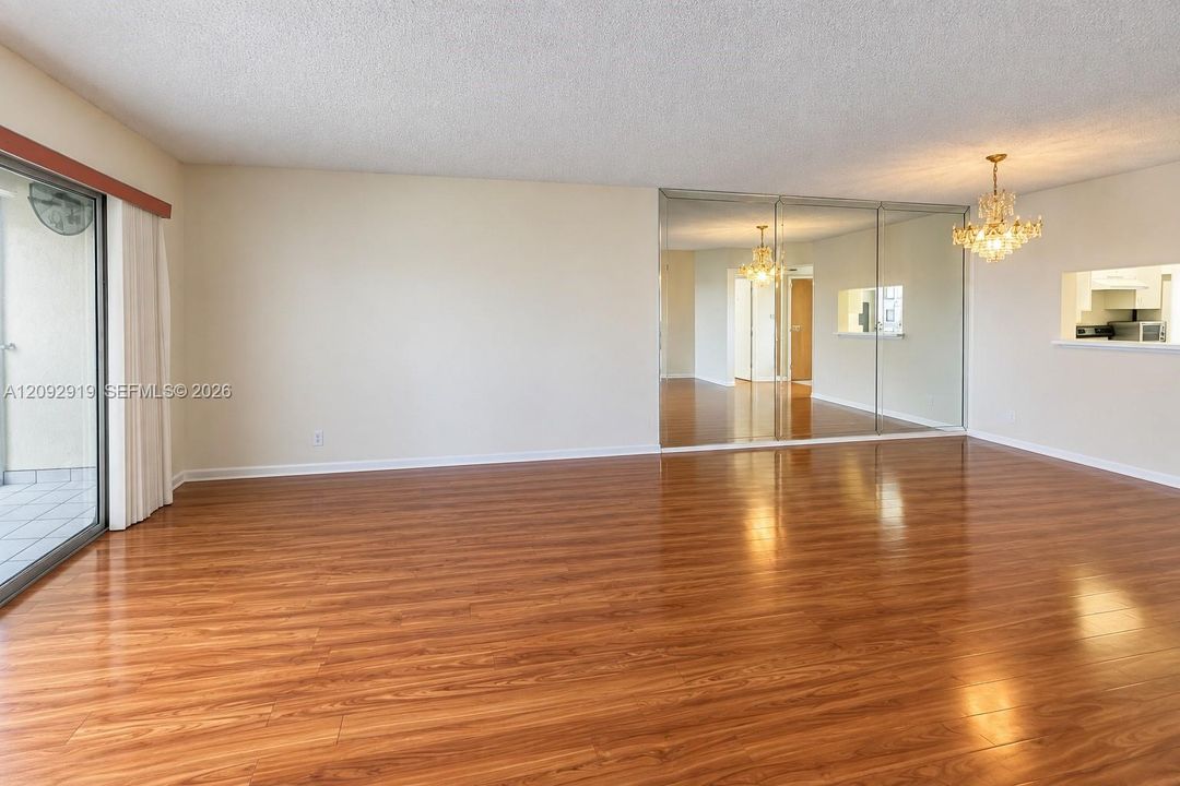 For Sale: $235,000 (2 beds, 2 baths, 1082 Square Feet)