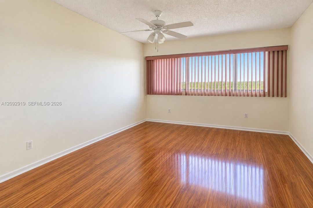 For Sale: $235,000 (2 beds, 2 baths, 1082 Square Feet)