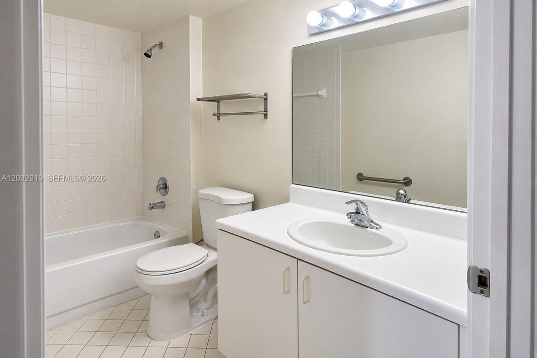 For Sale: $235,000 (2 beds, 2 baths, 1082 Square Feet)