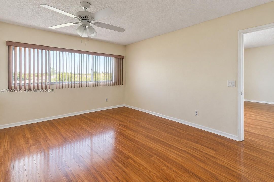 For Sale: $235,000 (2 beds, 2 baths, 1082 Square Feet)