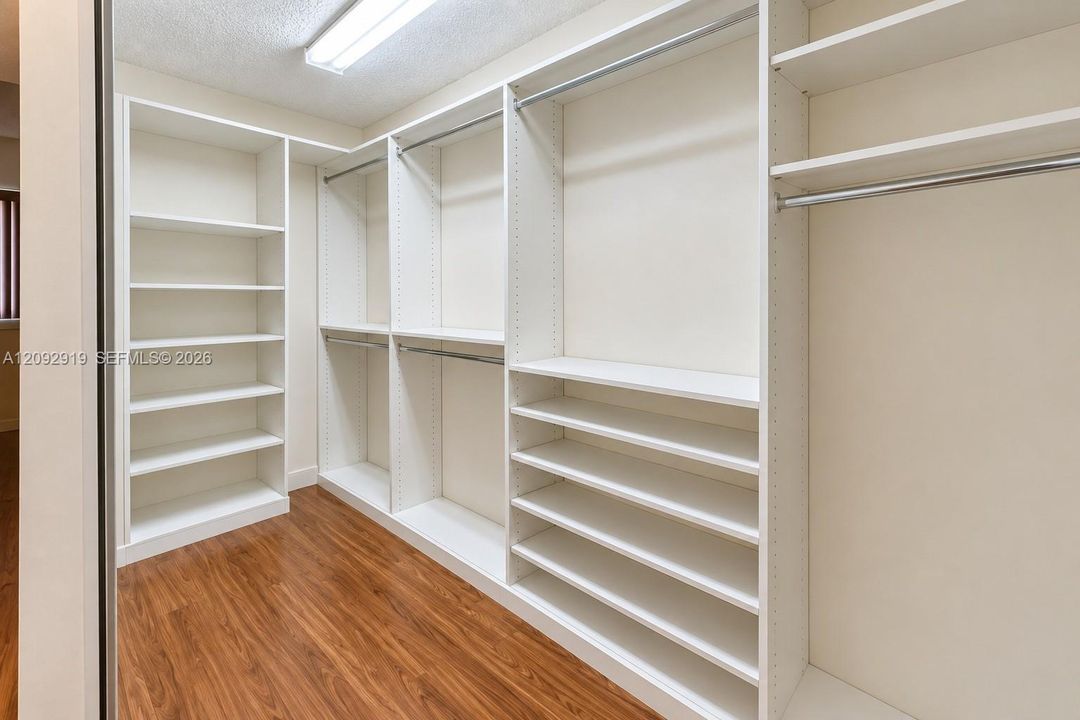 For Sale: $235,000 (2 beds, 2 baths, 1082 Square Feet)