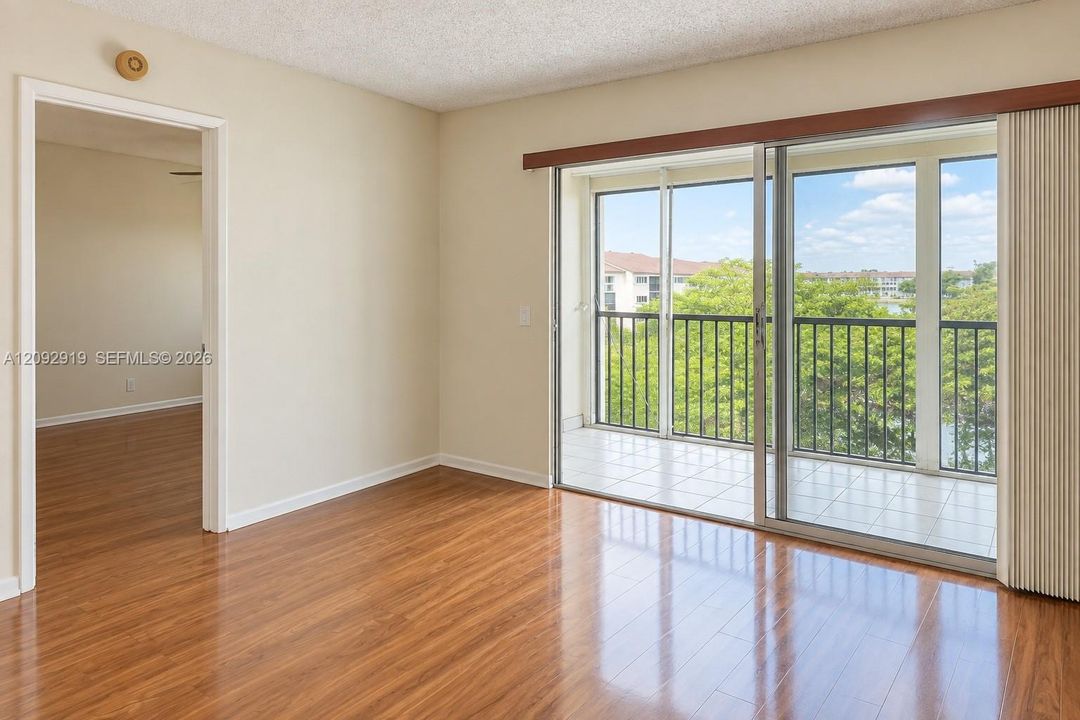 For Sale: $235,000 (2 beds, 2 baths, 1082 Square Feet)
