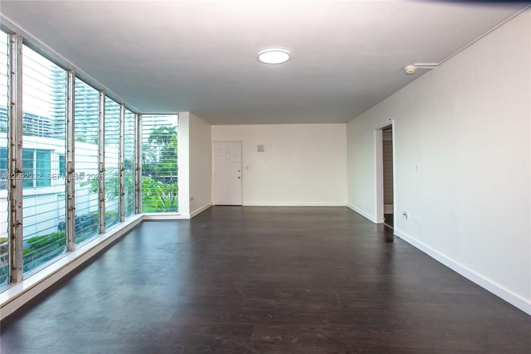 For Sale: $339,900 (1 beds, 1 baths, 800 Square Feet)