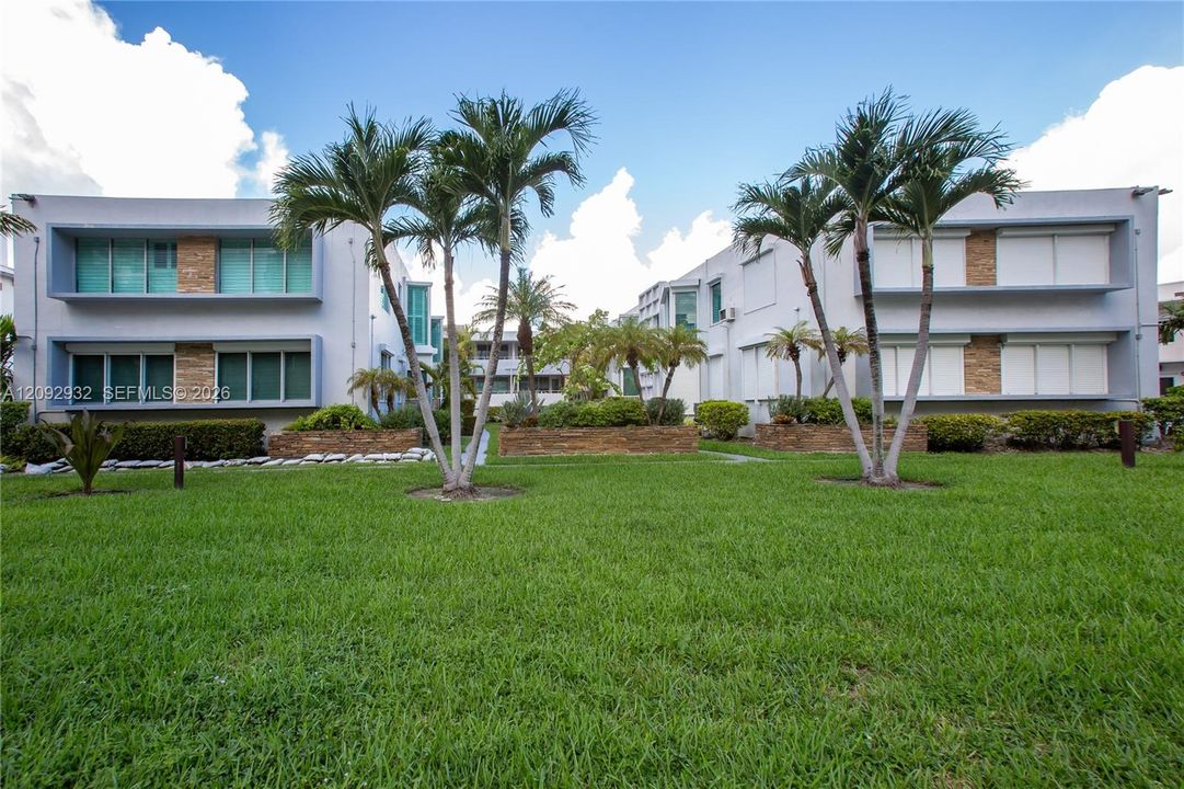 For Sale: $339,900 (1 beds, 1 baths, 800 Square Feet)