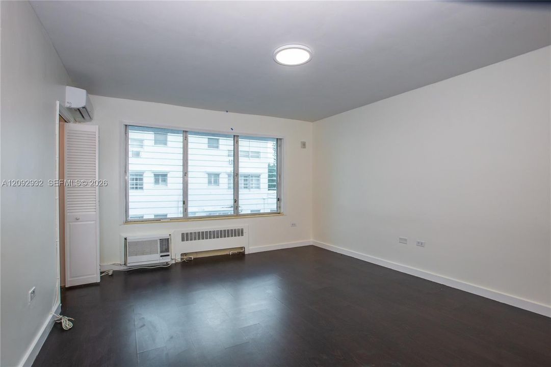 For Sale: $339,900 (1 beds, 1 baths, 800 Square Feet)